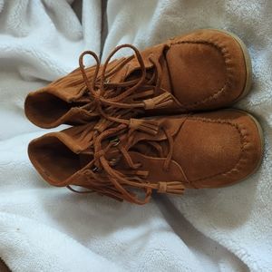 Minnetonka wedge fringe boots